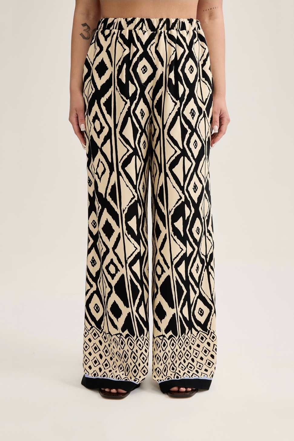 Брюки на резинке из вискозы, геометричный принт