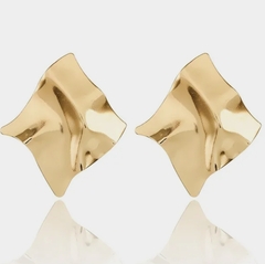 Серьги квадраты с эффектом мятого металла в стилистике BOTTEGA цвет серебро/золото