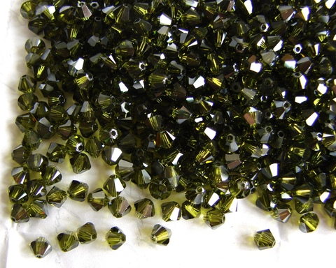 Биконусы 4мм Сваровски Olivine