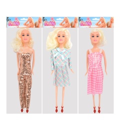 Кукла в платье в пак.