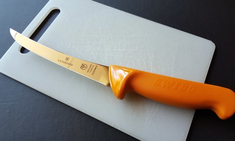 Нож кухонный Victorinox SWIBO® для разделки, 22 cm, Yellow  (5.8435.22)