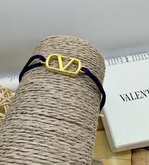 58214 - Браслет VALENTINO с подвеской логотипом на красной нити