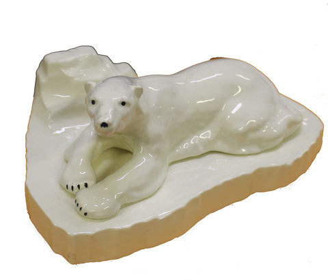Фигура Белый медведь на льдине