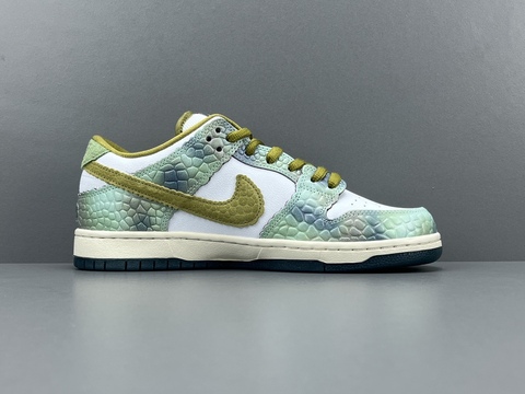 Alexis Sablone x Nike SB Dunk Low 