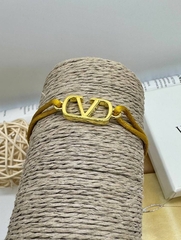 58214 - Браслет VALENTINO с подвеской логотипом на красной нити