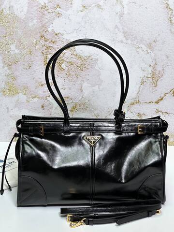 Большая кожаная сумка Prada через плечо, черный