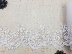 Вышивка на сетке, ш. 16 см, белый