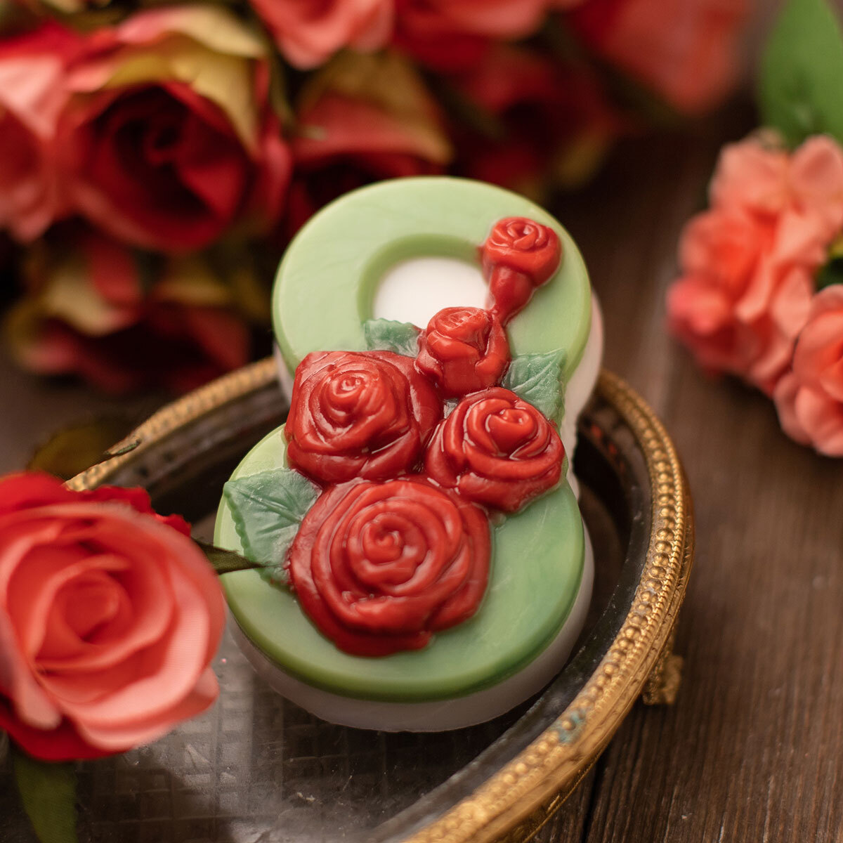 Как сделать романтический подарок из цветов своими руками на 8 марта - эксперты Украфлора