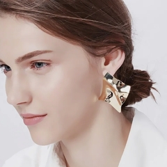 Серьги квадраты с эффектом мятого металла в стилистике BOTTEGA цвет серебро/золото