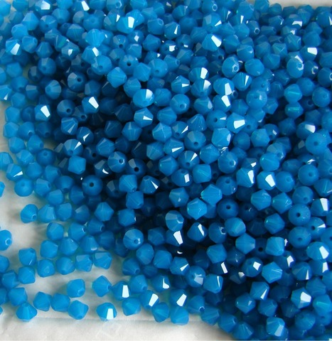 Биконусы 4мм Сваровски Карибский голубой опал / Carib Blue Opal