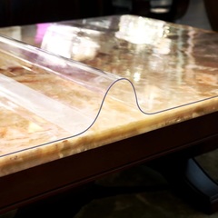 Мягкое стекло на обеденном столе