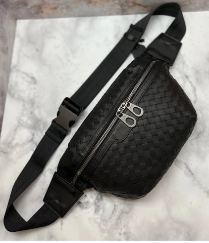 Сумка поясная мужская кожаная Bottega Veneta Intrecciato