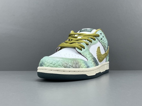 Alexis Sablone x Nike SB Dunk Low 