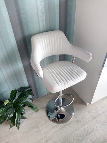 Барный стул-кресло Cherokee / Чероки  (стул визажиста, бровиста, парикмахера), регулируемый по высоте, экокожа