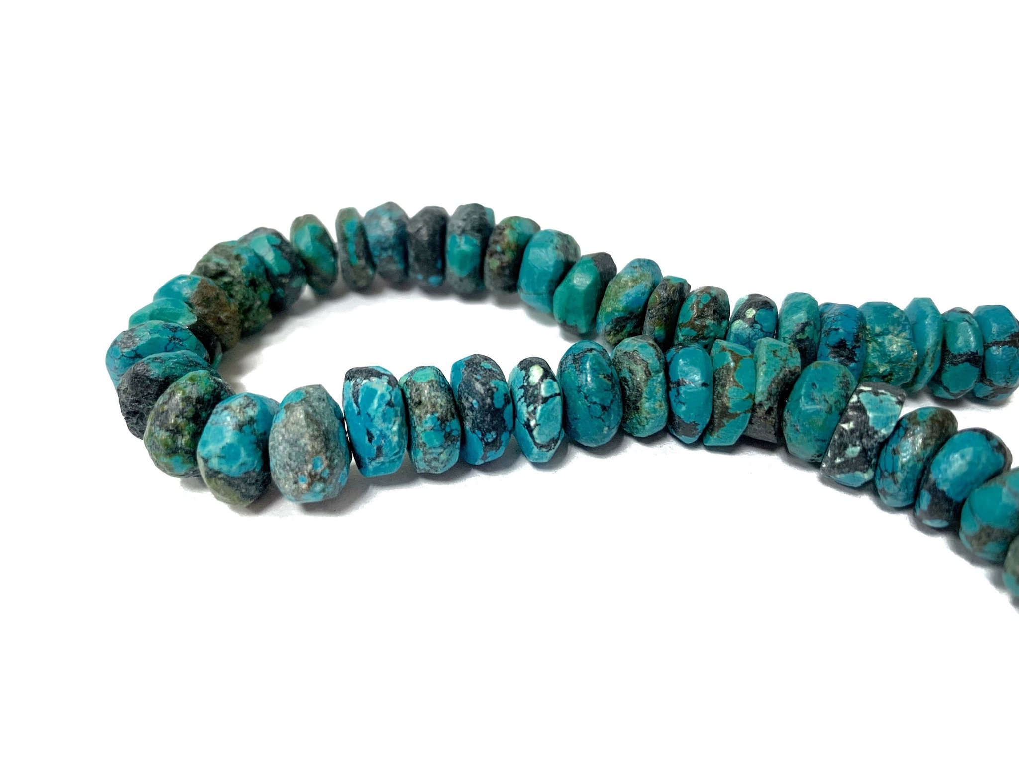 Бусины бирюза АА рондель 9 - 10 мм, толщина бусин разная нить ~ 20 см ...