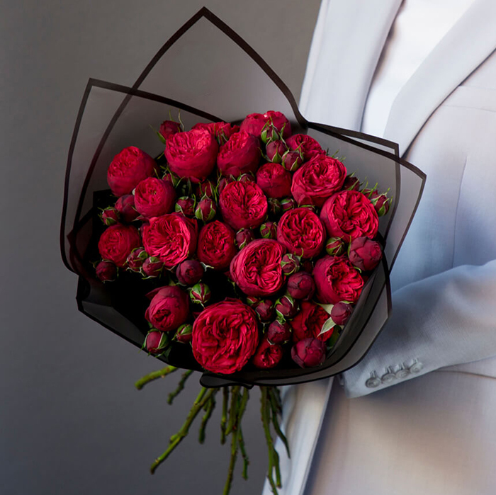 Купить букет 21 кустовая пионовидная красная роза Ред Пиано в Перми