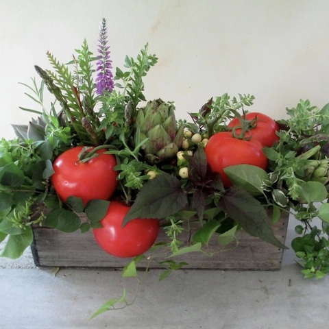 Декор для кухни: настенное панно из фруктовых и овощных муляжей