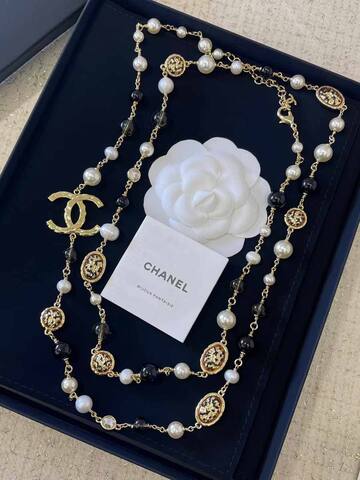 Бусы Chanel