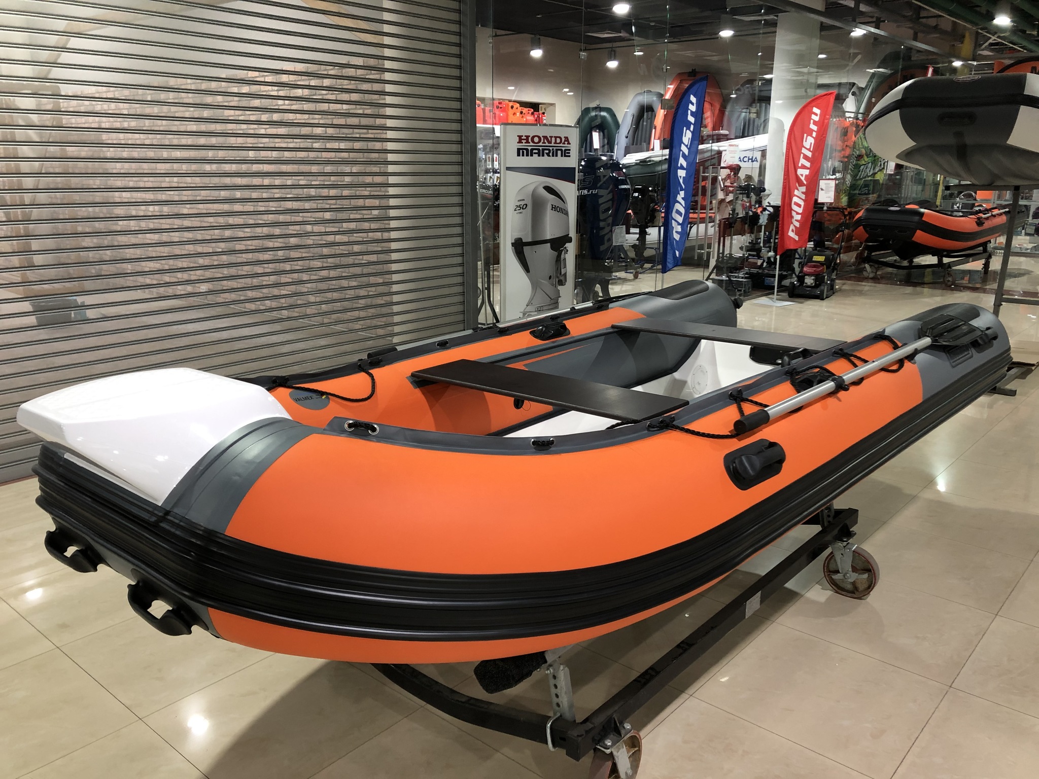 Надувная лодка Адмирал RIB 305