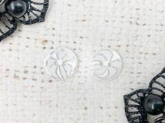 Пуговицы, d 1,1 см, 2 прокола, прозрачный с белым