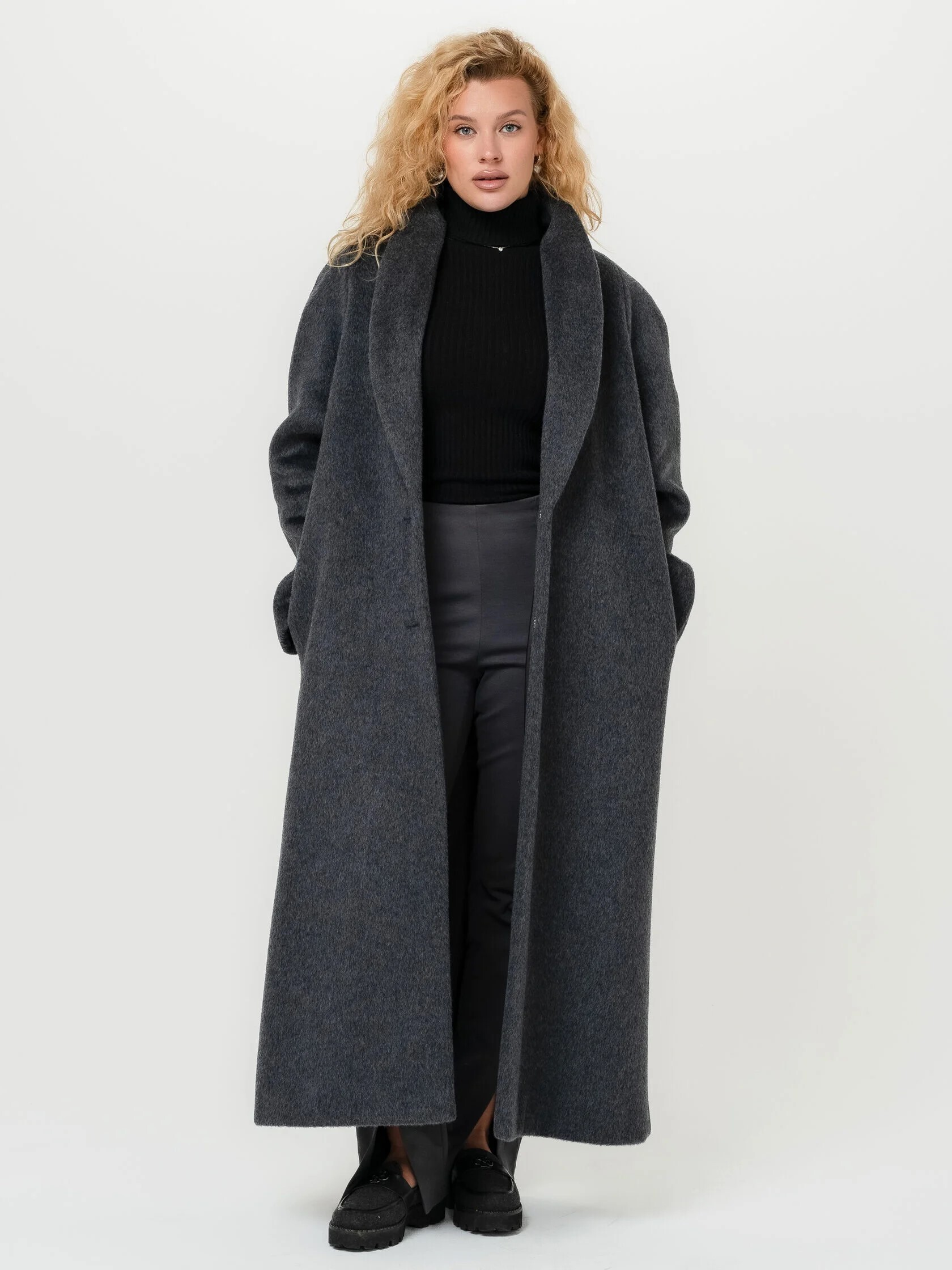 Пальто серое удлиненное