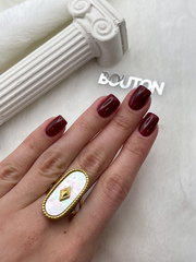 Кольцо золотистое с перламутровой овальной вставкой (безразмерное)