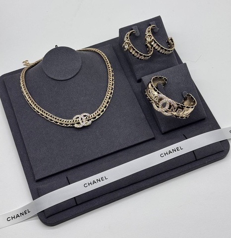 Чокер, браслет и серьги Chanel