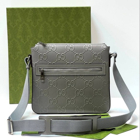 Сумка-мессенджер Gucci маленького размера с тиснением GG