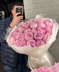 25 отборных розовых пионов