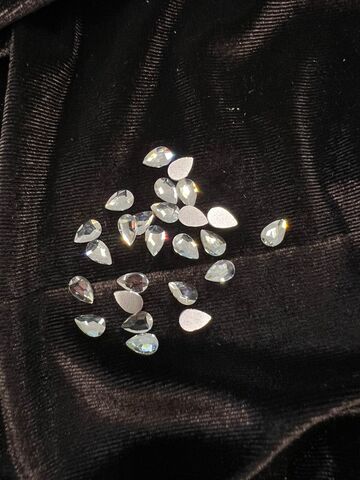 Стеклянные стразы  (5,5*8мм) 25шт, цвет белый с переливом