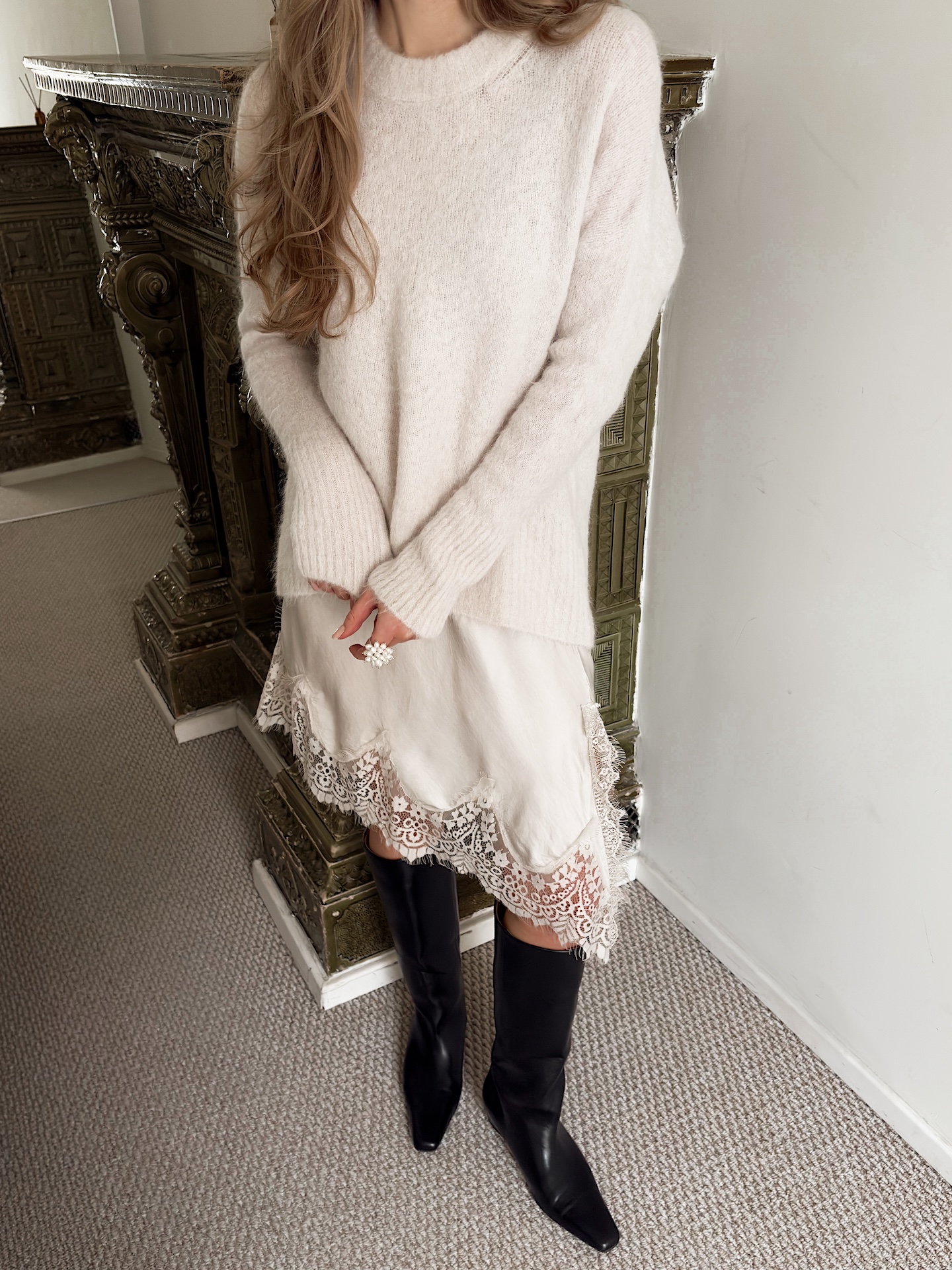 Сорочка с косым краем и широким кружевом