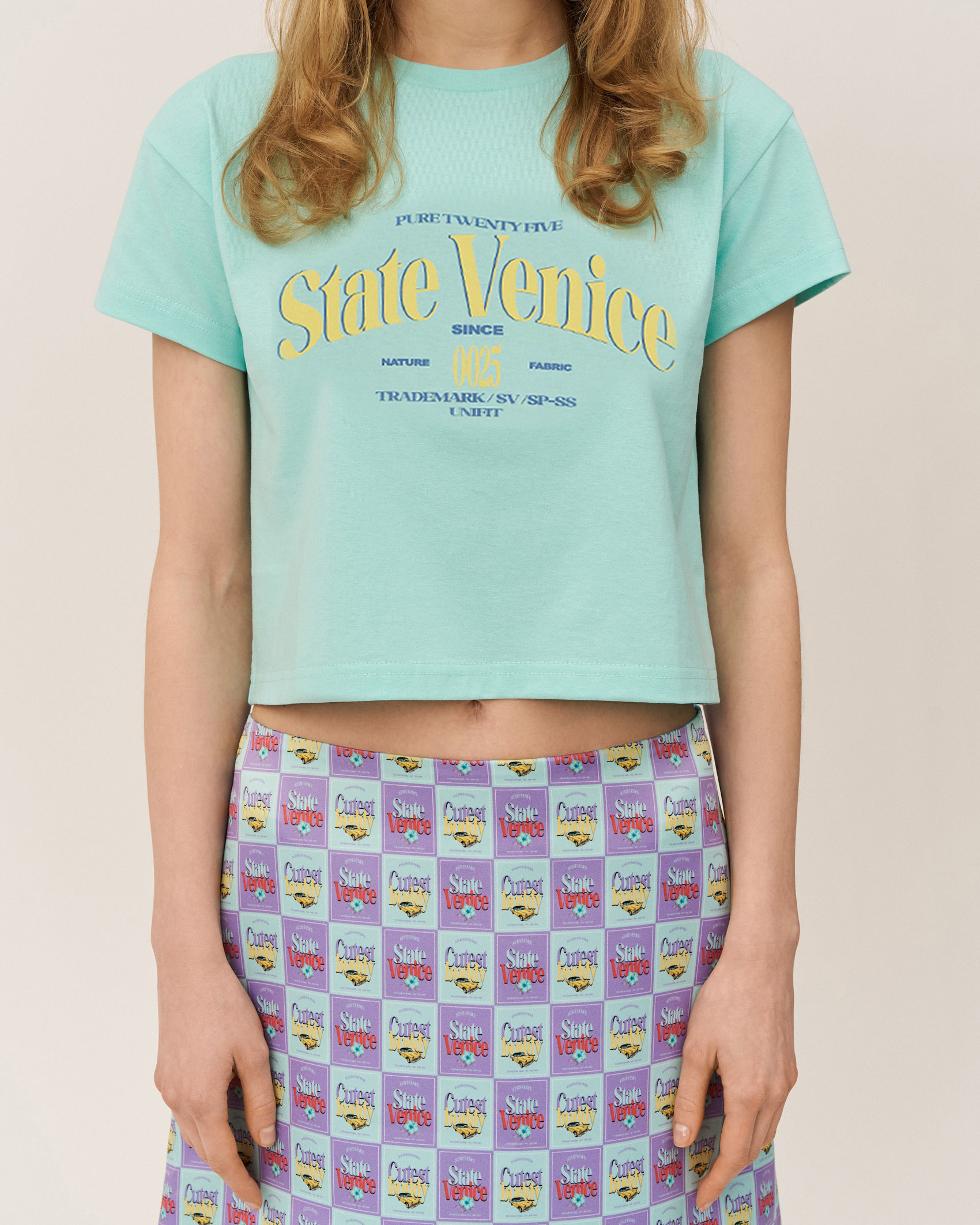 Укороченная футболка