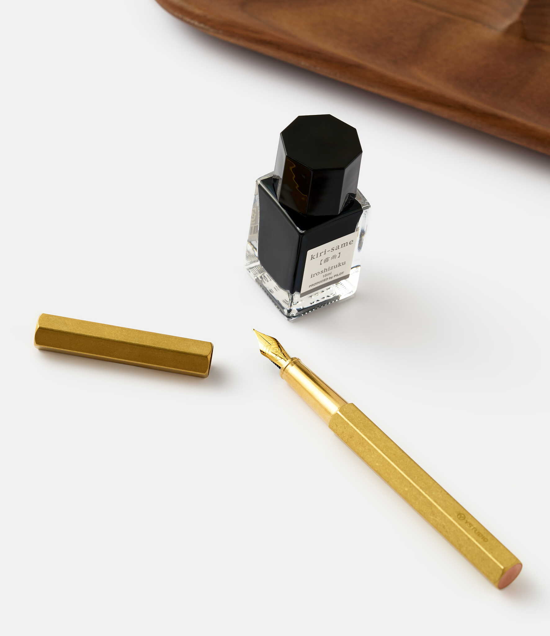 Ystudio Classic Revolve Fountain Pen Brass — перьевая ручка из латуни