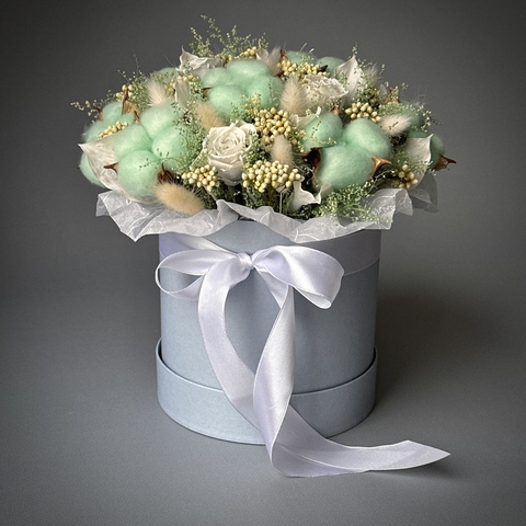 «Тиффани» - композиция из стабилизированных цветов и сухоцветов