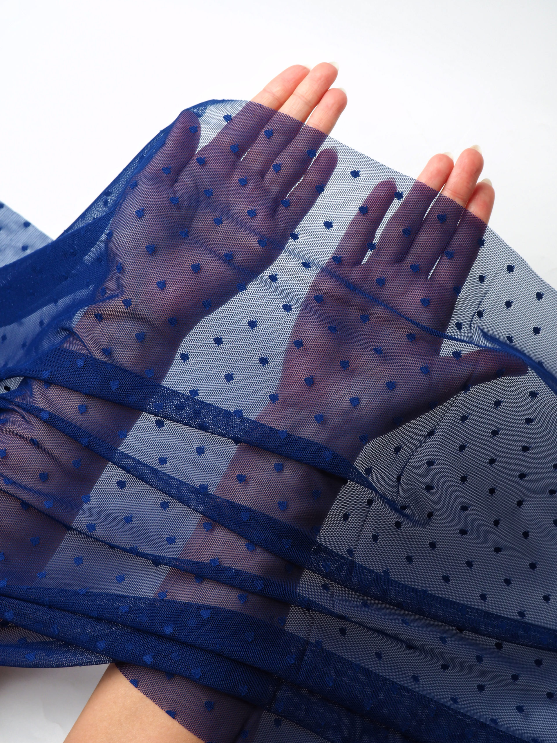 Сетка эластичная ультрамарин в горошек 5 мм отрезом 75х50 см