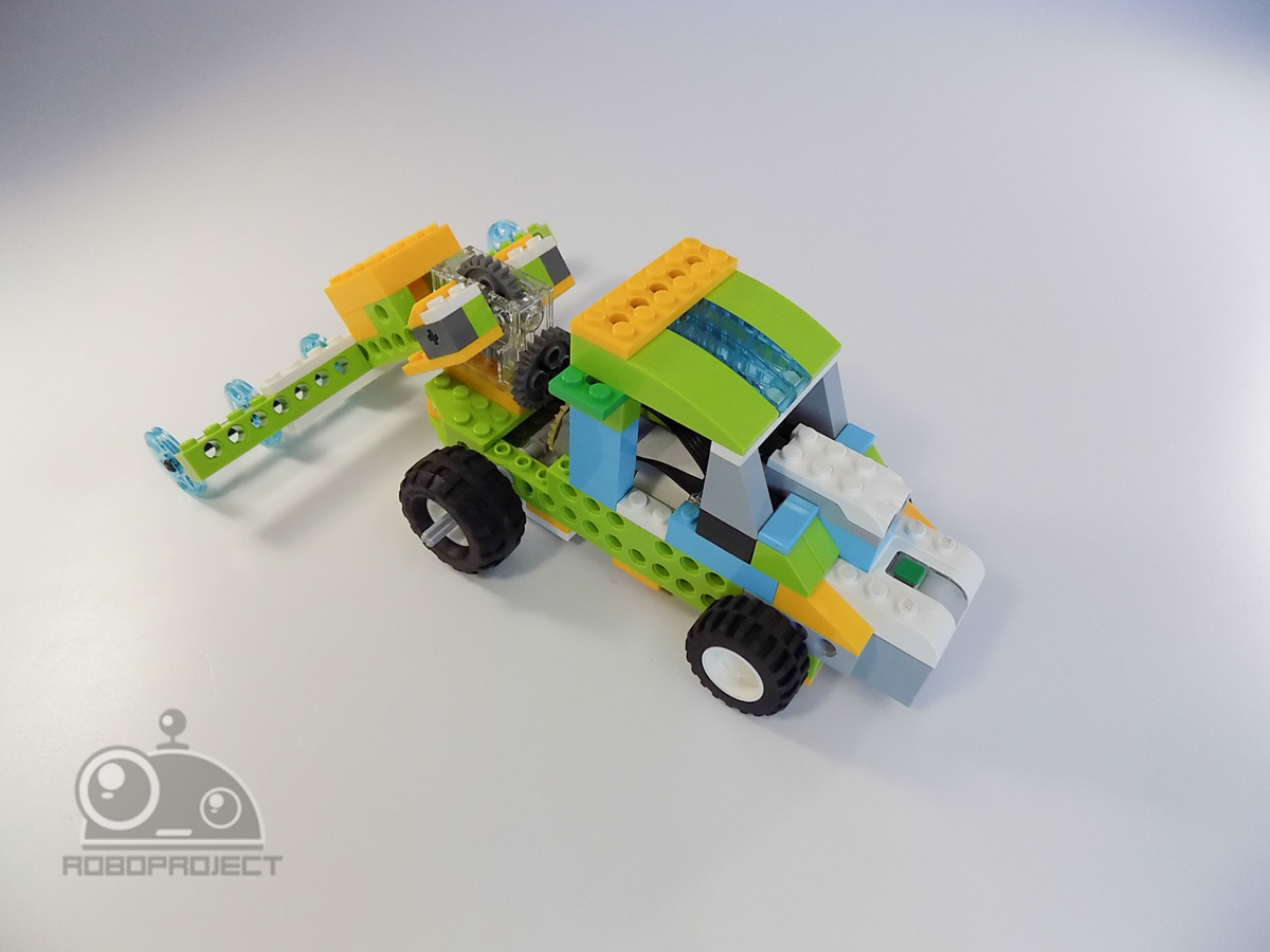 LEGO по-взрослому: строим военную технику из кубиков