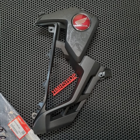 Honda Пластик боковой черный с круглой эмблемой CRF 1000 2016-2019 левый 64370-MJP-G51