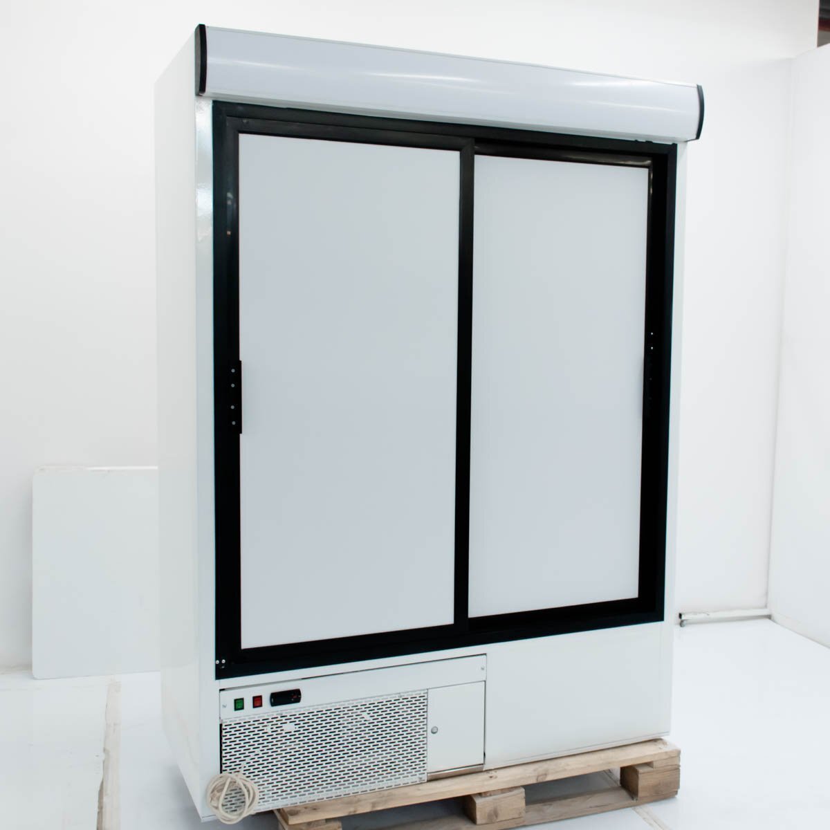Шкаф холодильный Cold SW-1400 DR (пленка)