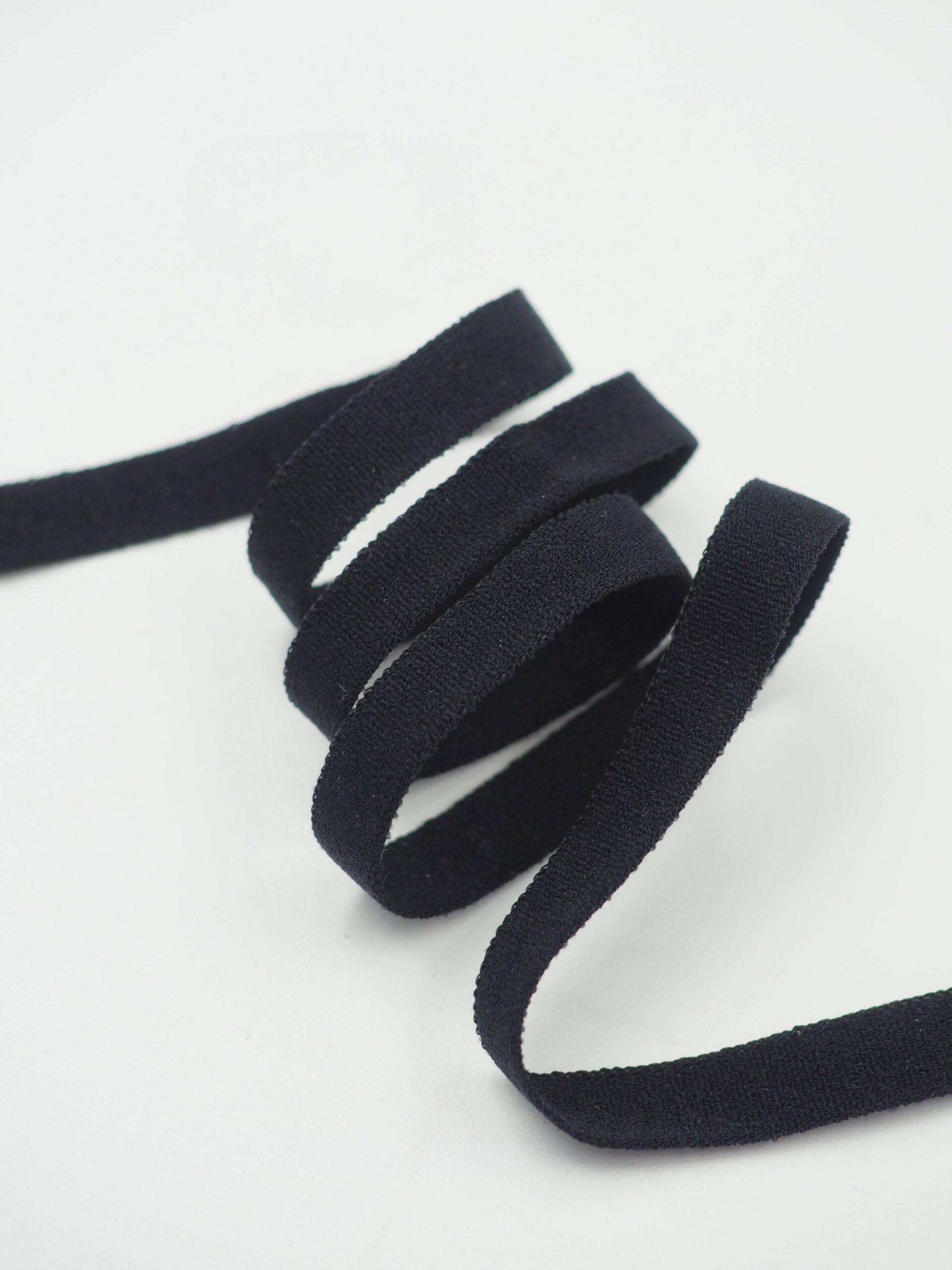 Резинка узкая бельевая черная ширина 7 мм