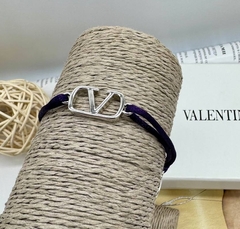 58214 - Браслет VALENTINO с подвеской логотипом на красной нити