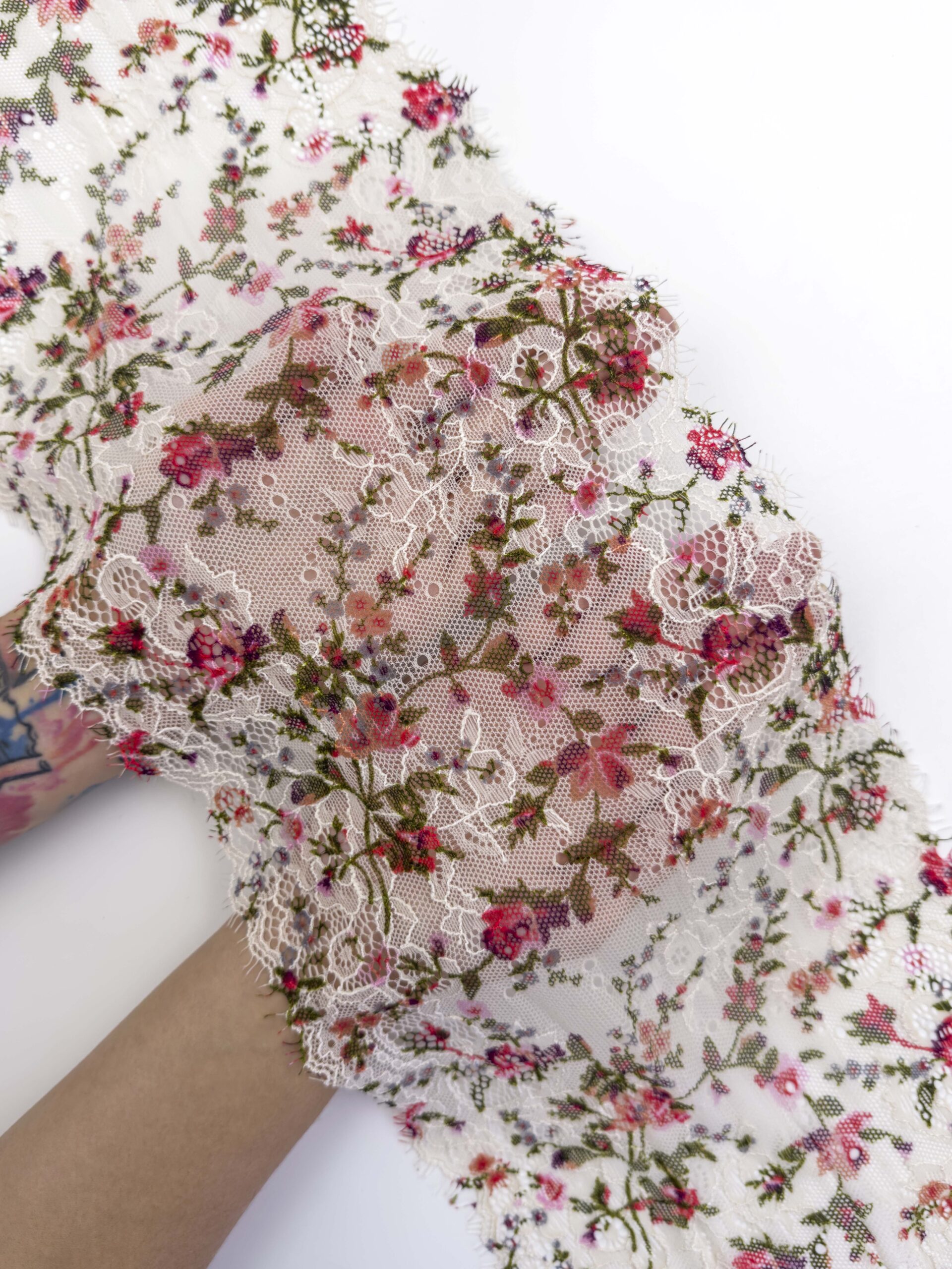 Кружево шантильи кремово-розовое с мультиколор эластичное ширина 20 см