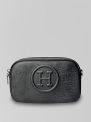 Сумка 2206 прямоугольной формы однотонная с ремешком в комплекте и логотипом посередине