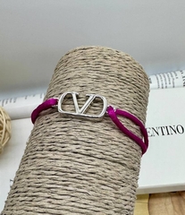 58214 - Браслет VALENTINO с подвеской логотипом на красной нити