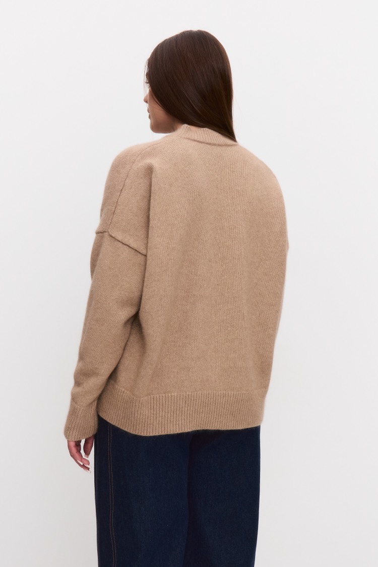 Джемпер вязаный из премиальной шерсти, бежевый