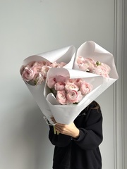 Охапка ранункулюсов в розовом оттенке 10 шт