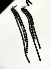 30362- Серьги длинные с подвесками из черных цирконов