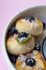 СЫРНИКИ С КЛЕНОВЫМ СИРОПОМ