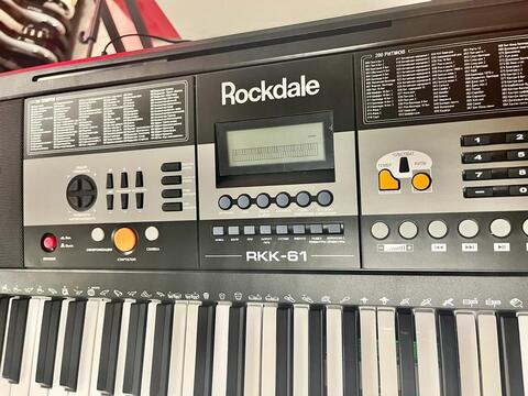 СИНТЗАТОР ROCKDALE  RKK-61