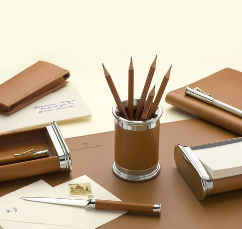 Большая точилка для карандашей Graf von Faber-Castell коричневая кожа