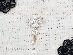 Брошь, р. 5х2 см, белый